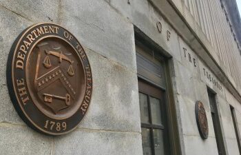 США решают, кто будет хранить национальный BTC-резерв