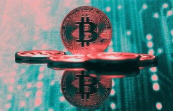 Биткоин снова выше $90 000 на фоне прогноза МВФ о росте инфляции в США