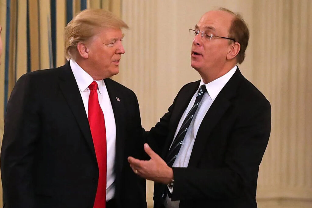 Ларри Финк сближается с Трампом после сделки по портам в Панаме Ларри Финк сближается с Трампом после сделки по портам в Панаме