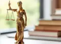 Бывших полицейских обвинили в похищении криптобизнесменов ради выкупа