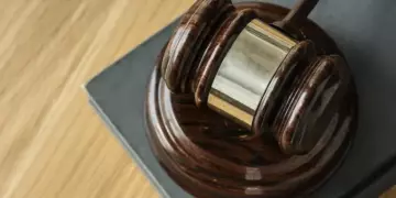 Чиновника обвинили в незаконном майнинге и мошенничестве со счетчиком
