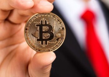 Институционалы избавились от 52 500 BTC через ETF