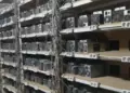 Россиянин спрятал криптоферму из 300 устройств на электроподстанции